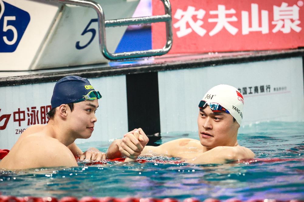 尔同时登场