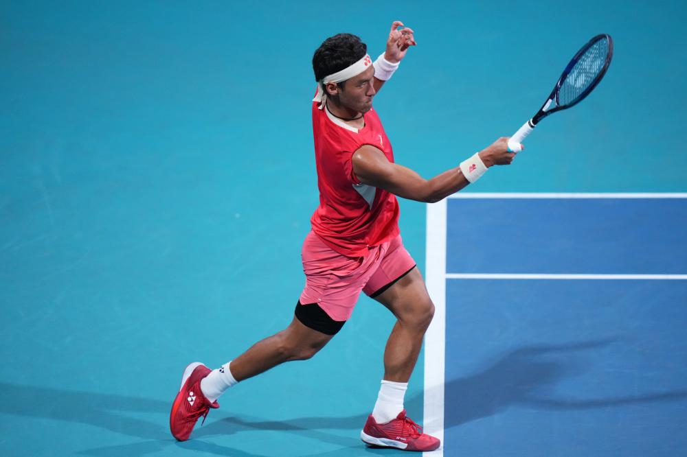 中显得格外 中显得格外